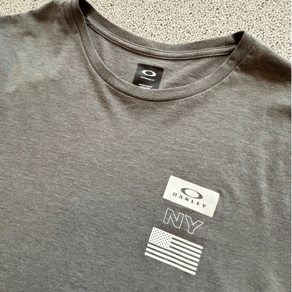 Oakley T-Shirt Mens 2XL Gray NY Graphic Performance Fit Streetwear urban Gorp
